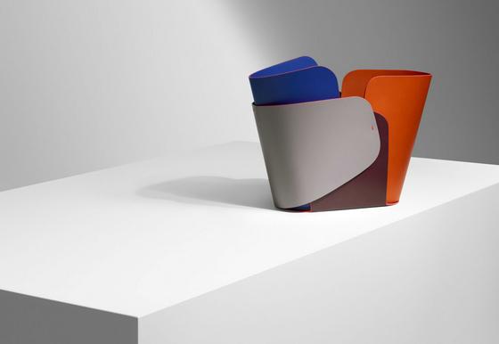 Louis Vuitton的系列包括由Patricia Urquiola設計的Overlay碗